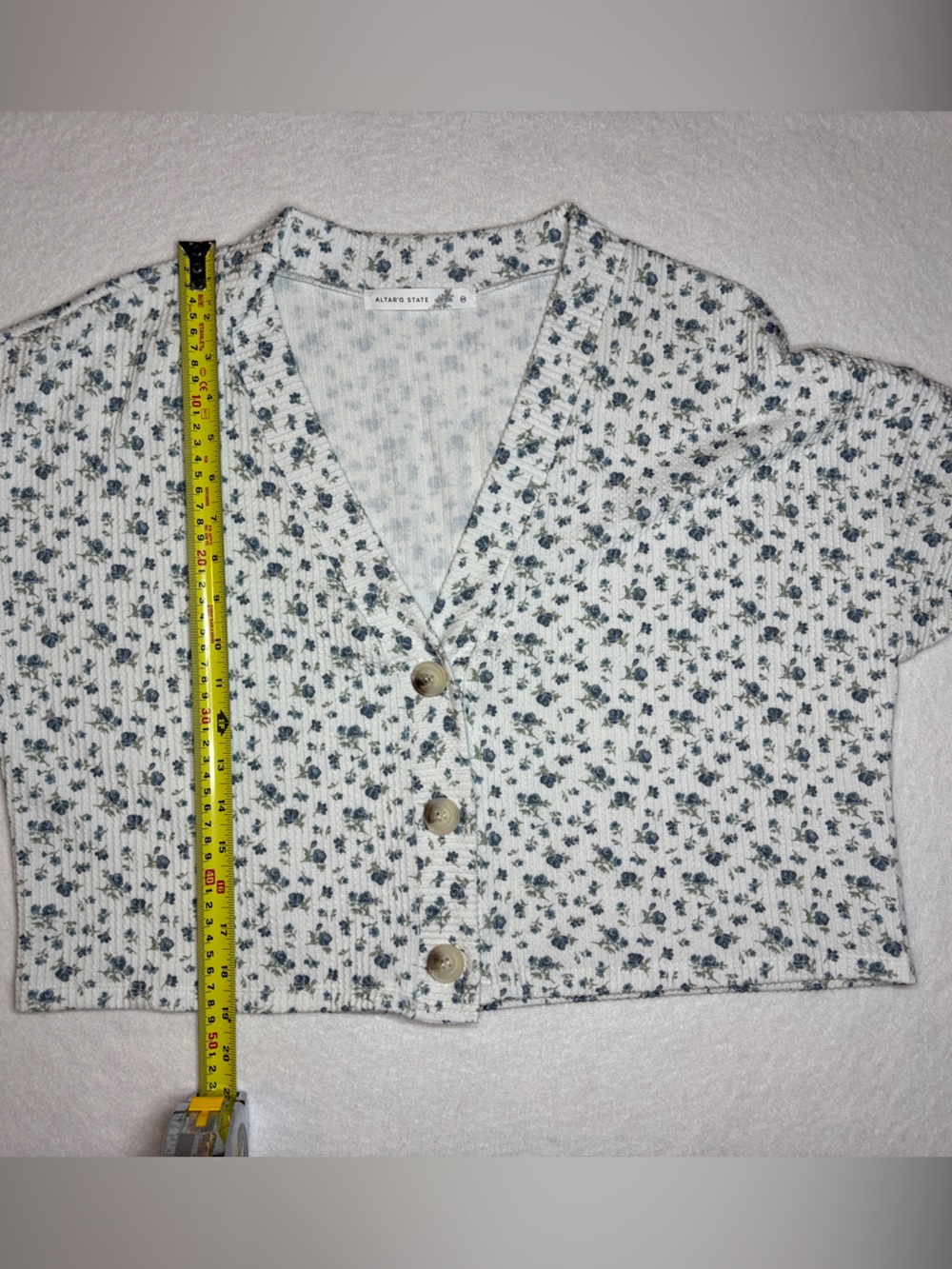 Altar'd State Ryleigh Cropped cardigan Button Front Blue Floral Woman’s Medium - Picture 7 of 7